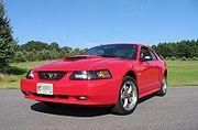 mustang a făcut primei sale publice, pe o pistă de curse puţin mai mult de o